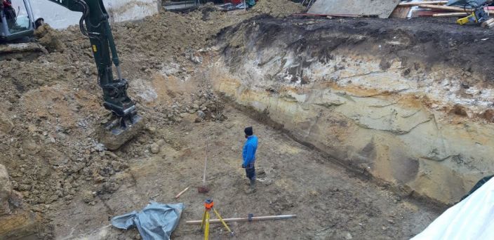 Aushubarbeiten in beengter Baugrube